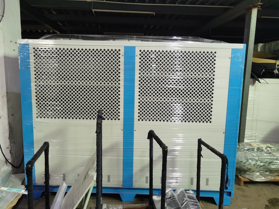 工業(yè)冷水機(jī)對塑膠機(jī)械有什么作用？冷水機(jī)選型的注意事項(xiàng)